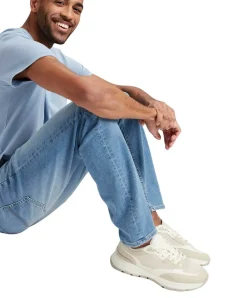 Cross Damien mit Slim Fit Jeans in hellblauer Waschung