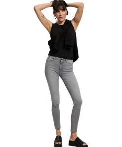 CROSS Jeans Alan in grauer Waschung mit engem Schnitt