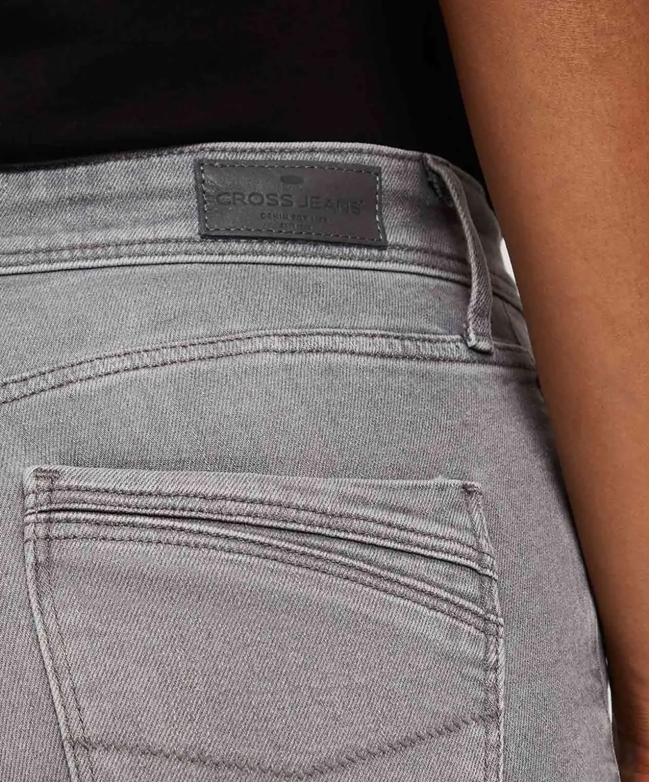 Cross Jeans Anya in grauer Waschung mit hohem Bund