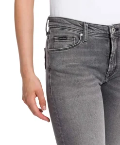 Cross Jeans Anya in verwaschenem Grau mit hohem Bund
