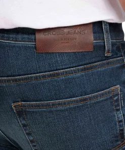Cross Jeans Bootcut in dunkelblau mit ausgestellten Bein