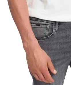 Cross Jeans Damien mit Slim Fit in dunkelgrauer Waschung