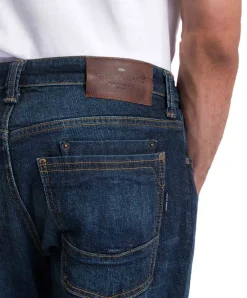 Cross Jeans Dylan mit Regular Fit in dunkler Waschung