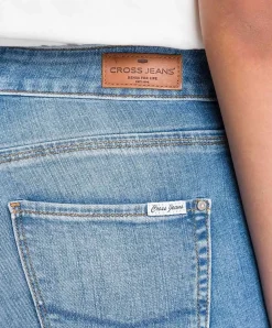 Cross Jeans Giselle mit 7/8-Länge in Hellblau