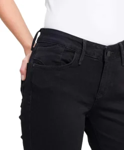 Cross Jeans Rose mit Regular Fit in schwarzer Färbung
