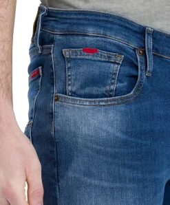 Cross Jeans Slim Fit Damien aus mittelblauem X-Treme Flex Denim