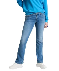 Cross Lauren Jeans in Hellblau mit ausgestelltem Bein