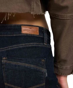 Cross Lauren Jeans in Rinse mit ausgestelltem Bein