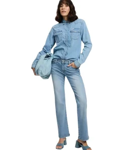 Cross Lauren Jeans mit ausgestelltem Bein in Hellblau