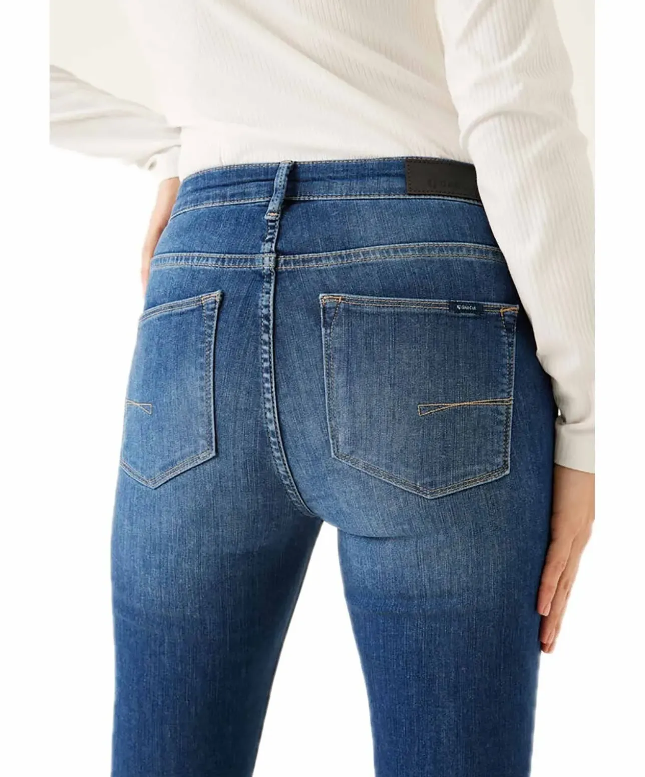 Garcia Jeans Slim Fit Celia 244 in mittelblauem Used-Look