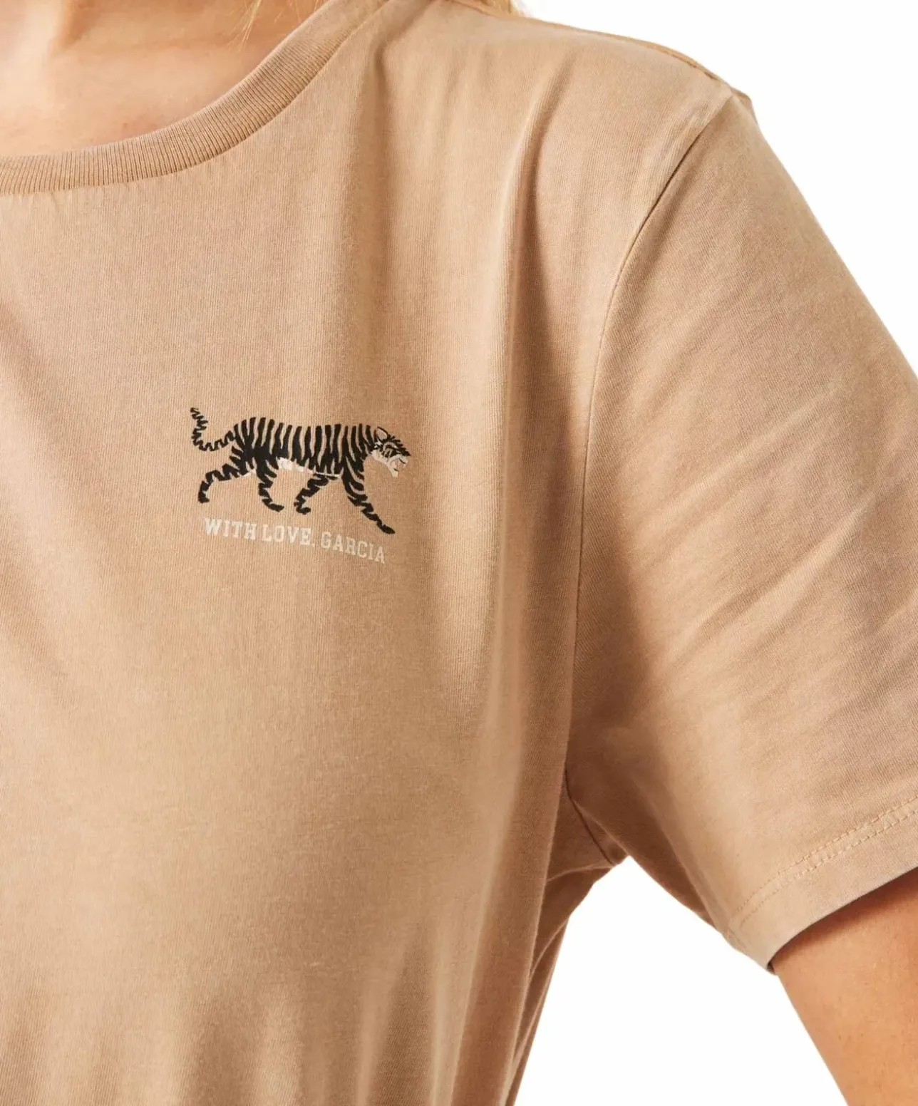 Garcia T-Shirt in beige mit kleinem Brustprint