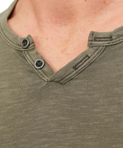 Jack & Jones T-Shirt mit Splitneck in Dusky Green