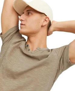 Jack & Jones T-Shirt mit Splitneck in Crockery