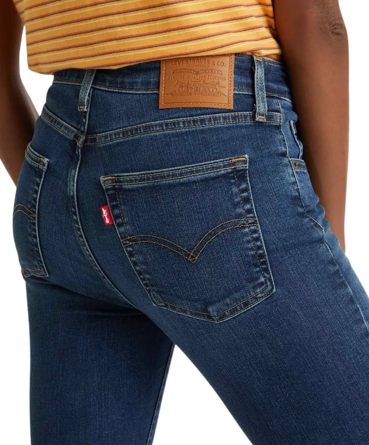Levi's 725 Bootcut Jeans mit hohem Bund in Mittelblau