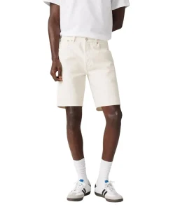 Levis 501 Jeansshorts in cremweiß mit geradem Schnitt