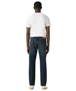 Levi's 502 Taper Jeans in dunkler Out Of Reach Waschung