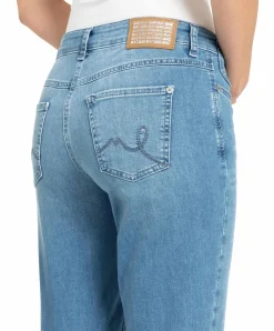 MAC Jeans Laura in Baby blauer Waschung mit Flared Fit