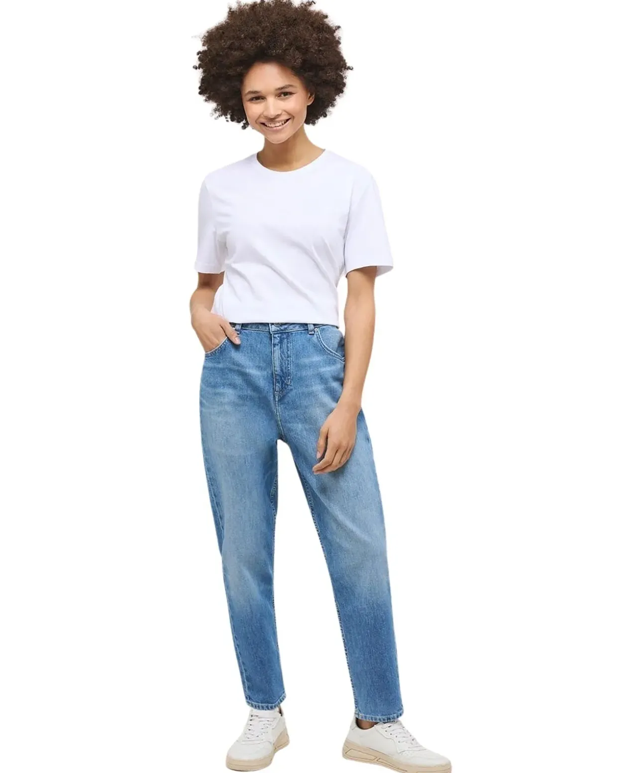 Mustang Charlotte Tapered im Mom Fit und hellblauer Waschung