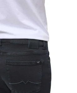 Mustang Crosby Relaxed Slim fit Jeans in Tiefschwarz