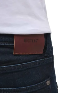Mustang Michigan Straight Jeans in dunkelblauer Waschung