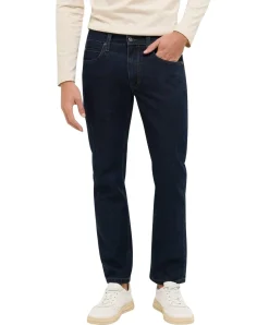 Mustang Tramper Jeans mit Straight Fit in dunkler Färbung