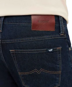 Mustang Tramper Jeans mit Straight Fit in dunkler Färbung