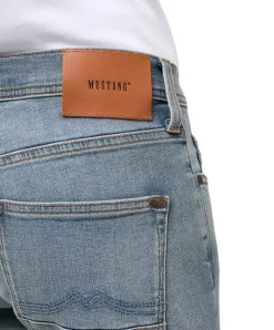 Mustang Vegas Jeans Slim Fit in hellblauer Waschung
