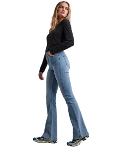 Pieces Peggy Jeans mit weitem Bein in hellem Used Look