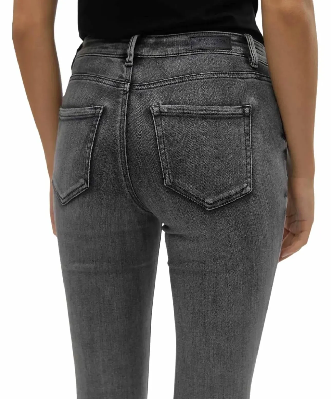 Vero Moda Jeans Flash in Grau mit ausgestelltem Bein
