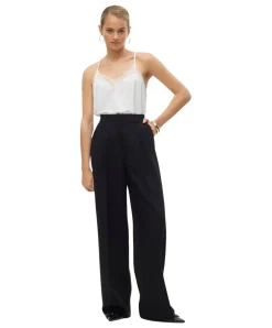 Vero Moda Spitzentop Ana mit V-Ausschnitt in Weiß