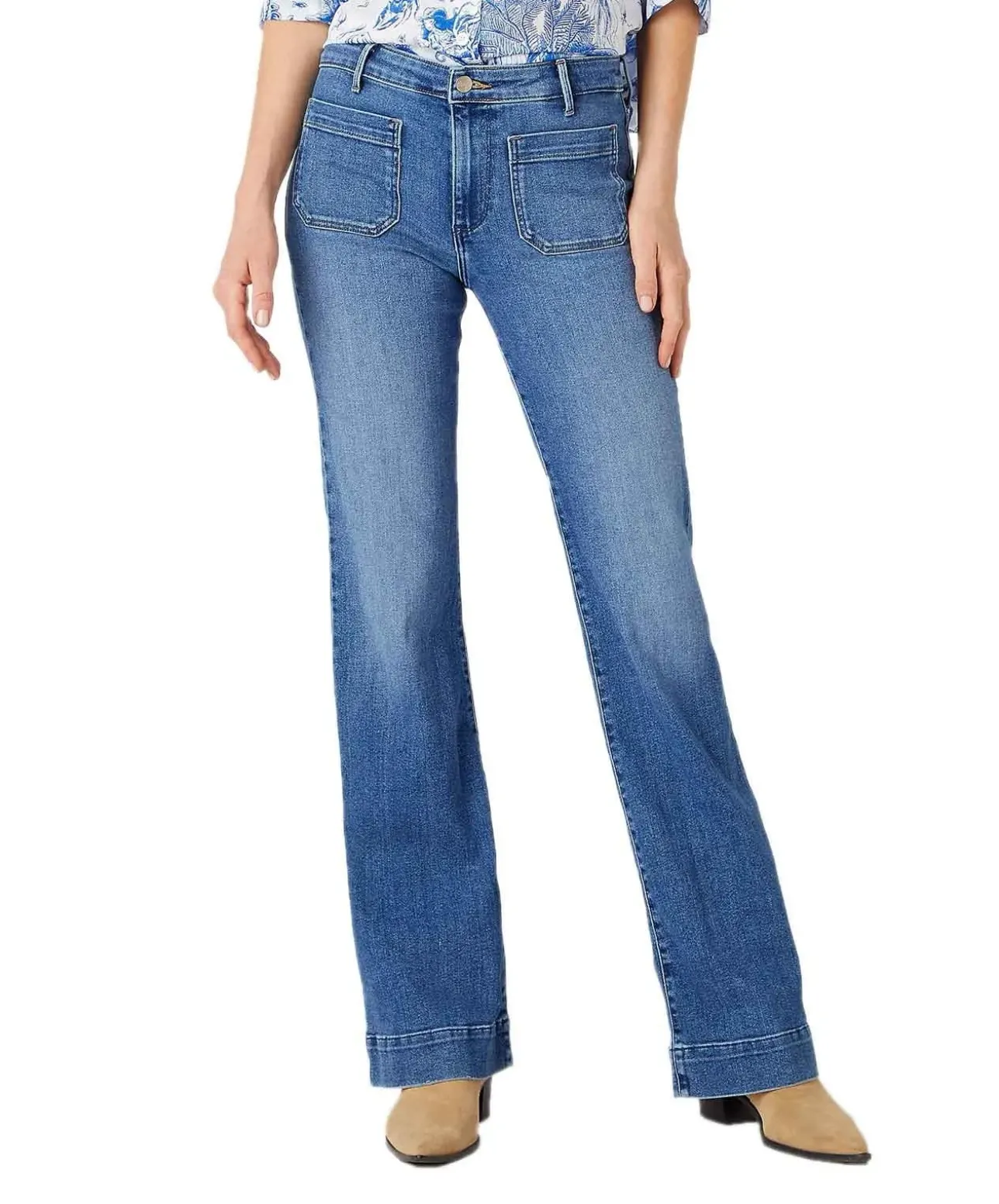 Wrangler Flare Jeans mit High Waist in Mittelblau