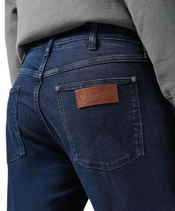 Wrangler Greensboro Jeans in dunkler Wild Horse Waschung