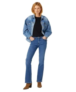 Wrangler Jeans Bootcut Body Bespoke in Camellia Waschung