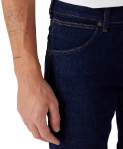 Wrangler Larston Jeans Slim Tapered Fit in Rinsewash