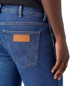 Wrangler Larston Jeans Tapered Fit aus blauem Stretch Denim