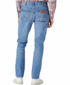 Wrangler Larston Jeans Tapered in hellblauer Waschung
