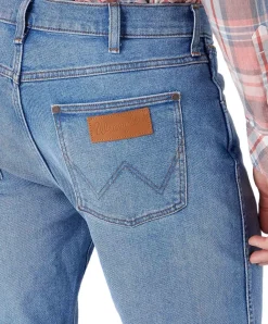 Wrangler Larston Jeans Tapered in hellblauer Waschung