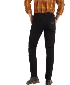 Wrangler Larston Slim Tapered Jeans in Schwarz
