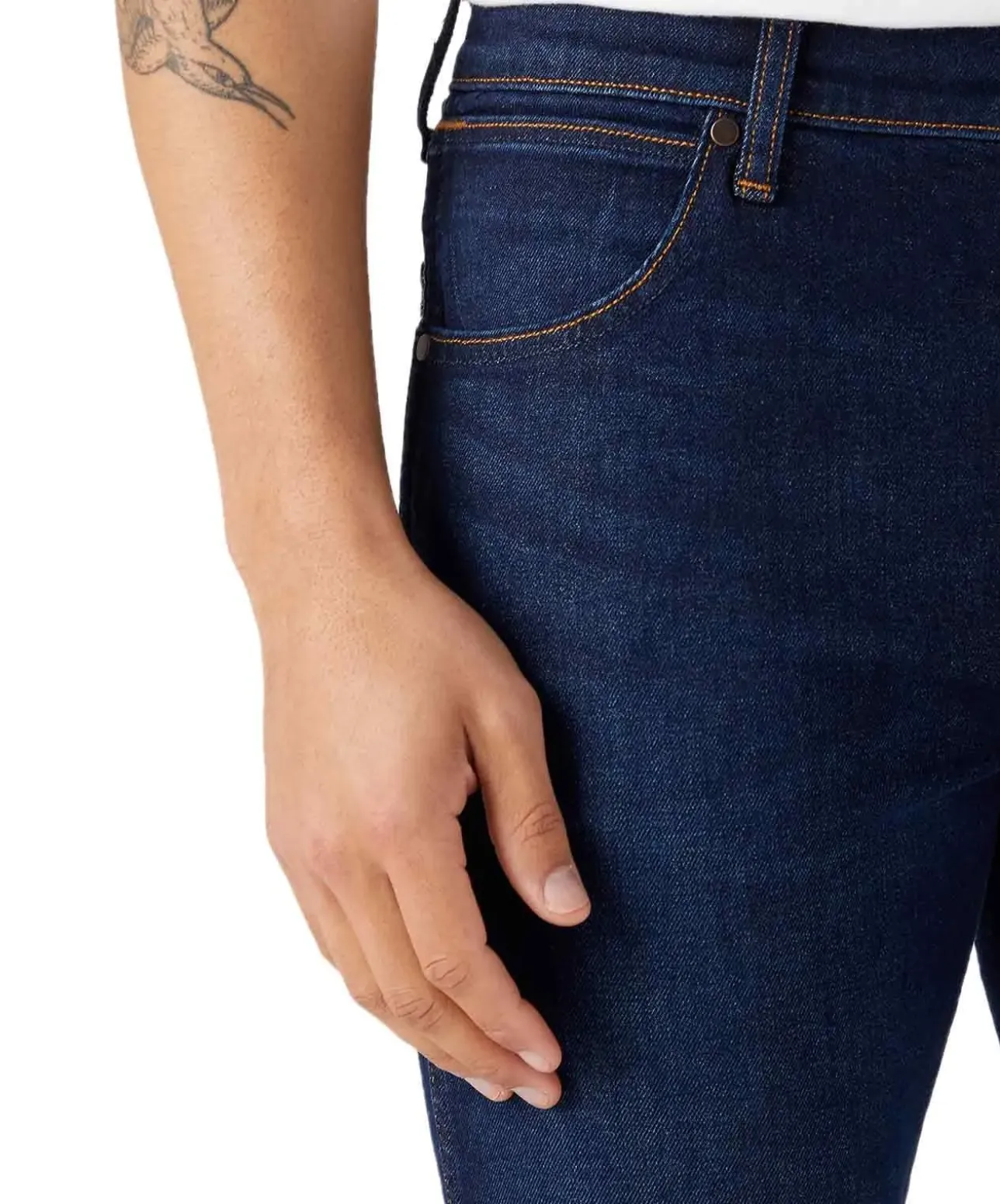 Wrangler Larston Slim Tapered Jeans in dunklem Stonewash