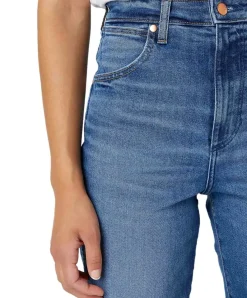 Wrangler Mom Jeans Straight Leg in Smoke Sea