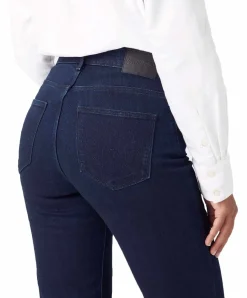 Wrangler Straight Jeans in dunkelblau mit mittelhohem Bund