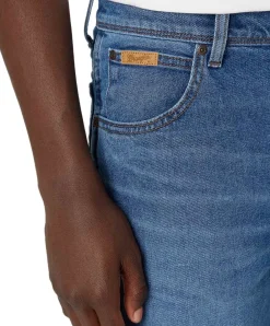Wrangler Texas Slim Jeans in mittelblauer Maverik Waschung
