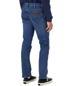 Wrangler Texas Stretch Jeans Straight Fit in Mittelblau